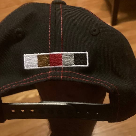 Chicago bulls stadium giveaway Black Cap with Red Bull - Picture 2 of 4